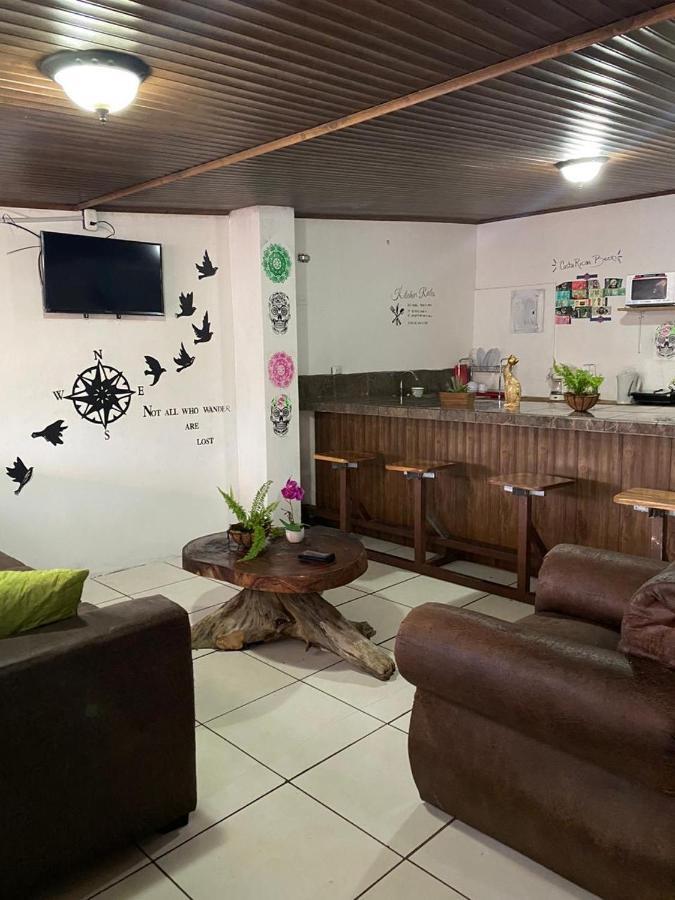 Passifloras Hostel Quepos Exteriör bild